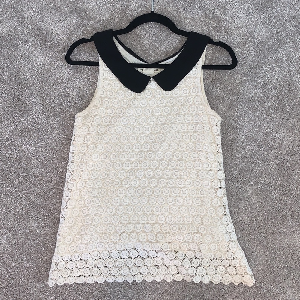 Lace tank top with black collar